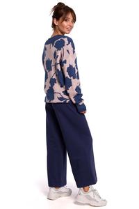 Floral V-neck Sweater - Model 2