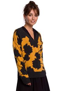 Floral V-neck Sweater - Model 3