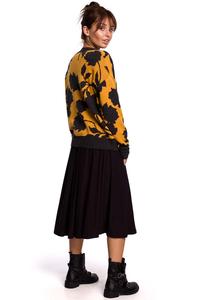 Floral V-neck Sweater - Model 3